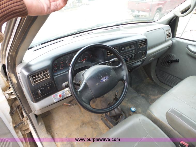 image for item K7669 2006 Ford F650 service truck with crane