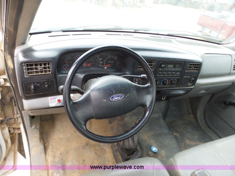 image for item K7669 2006 Ford F650 service truck with crane