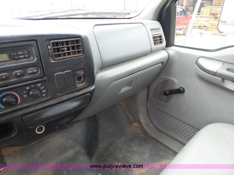 image for item K7669 2006 Ford F650 service truck with crane