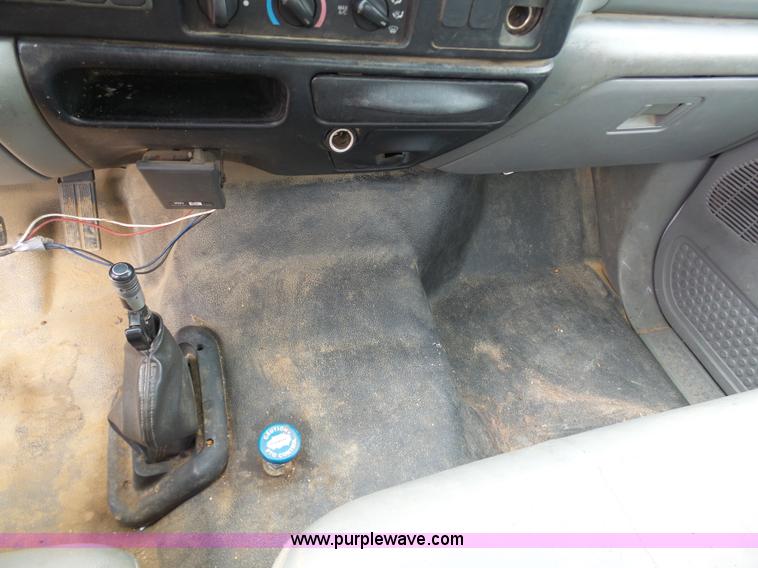 image for item K7669 2006 Ford F650 service truck with crane