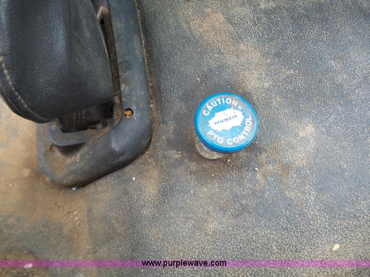 image for item K7669 2006 Ford F650 service truck with crane