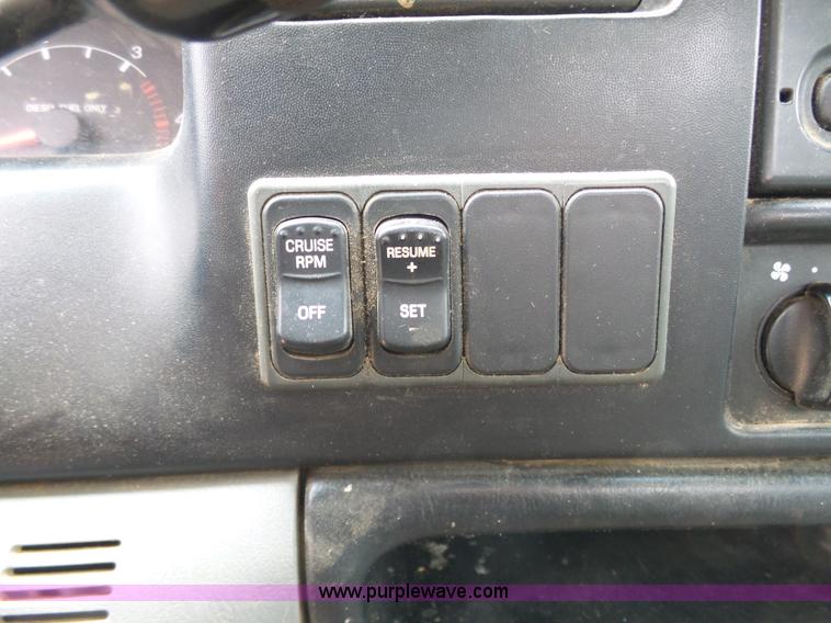 image for item K7669 2006 Ford F650 service truck with crane