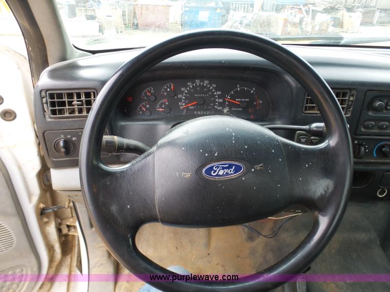 image for item K7669 2006 Ford F650 service truck with crane