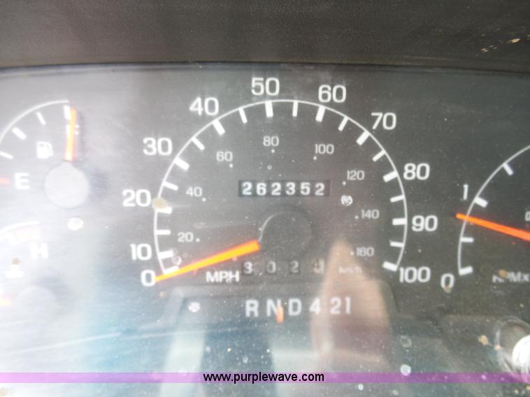 image for item K7669 2006 Ford F650 service truck with crane