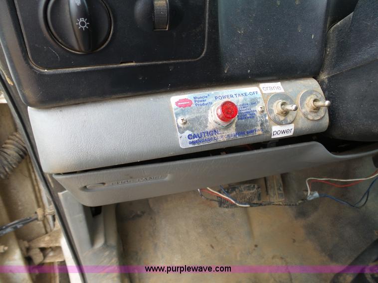 image for item K7669 2006 Ford F650 service truck with crane