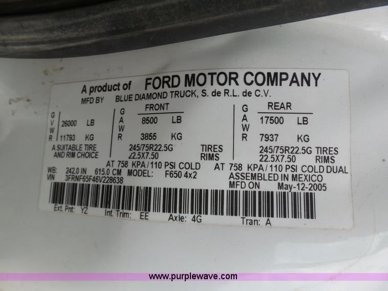 image for item K7669 2006 Ford F650 service truck with crane