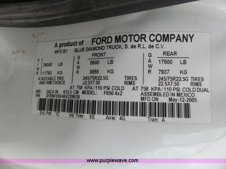 image for item K7669 2006 Ford F650 service truck with crane