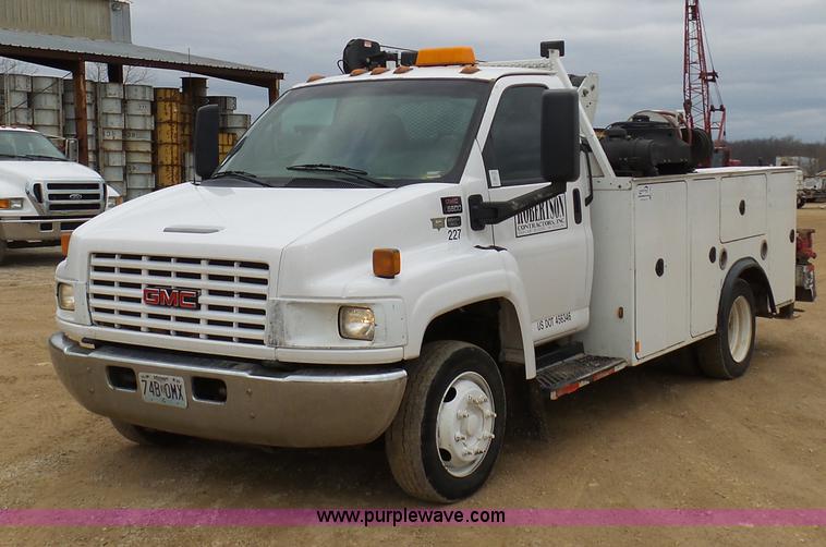 image for item K7670 2005 GMC C5500 service truck with crane