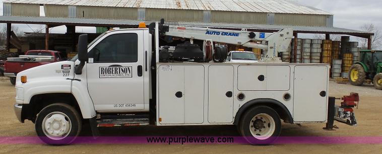 image for item K7670 2005 GMC C5500 service truck with crane