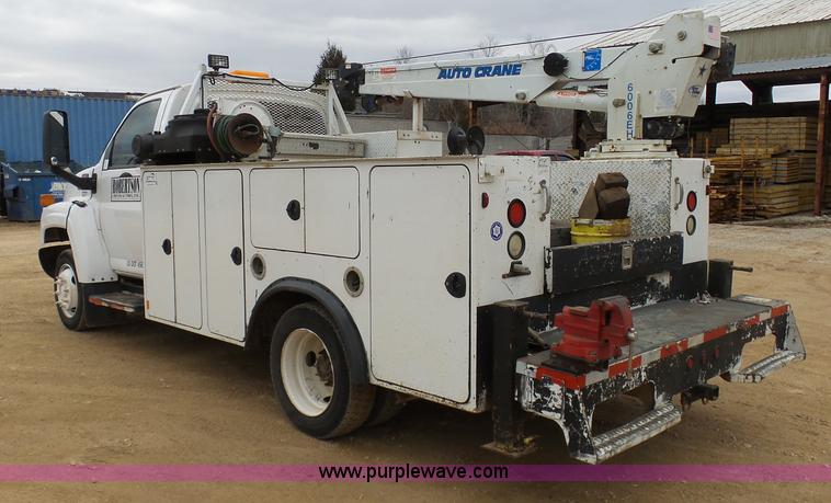 image for item K7670 2005 GMC C5500 service truck with crane