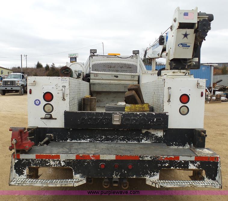 image for item K7670 2005 GMC C5500 service truck with crane