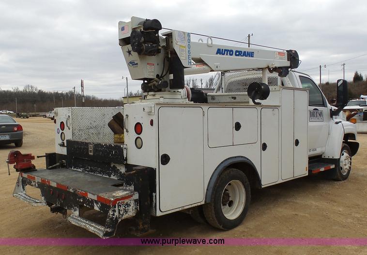 image for item K7670 2005 GMC C5500 service truck with crane