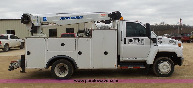 image for item K7670 2005 GMC C5500 service truck with crane