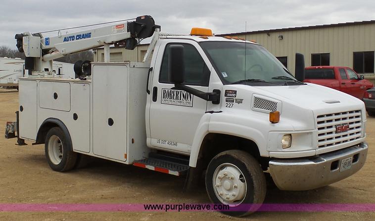 image for item K7670 2005 GMC C5500 service truck with crane