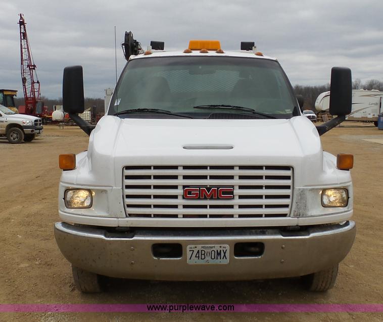 image for item K7670 2005 GMC C5500 service truck with crane