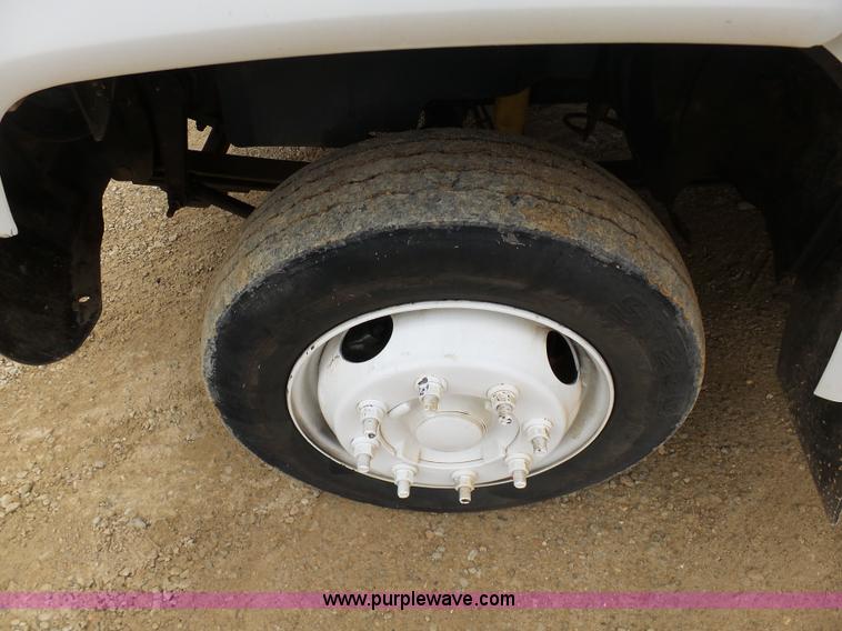 image for item K7670 2005 GMC C5500 service truck with crane