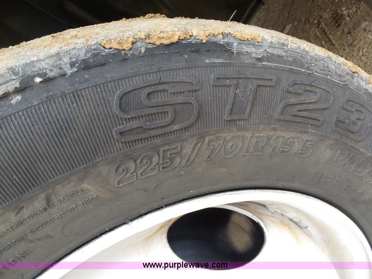 image for item K7670 2005 GMC C5500 service truck with crane