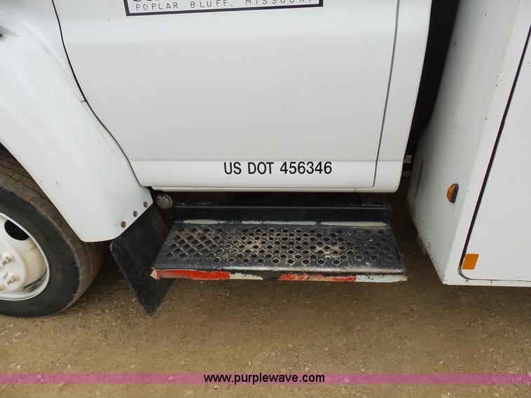 image for item K7670 2005 GMC C5500 service truck with crane