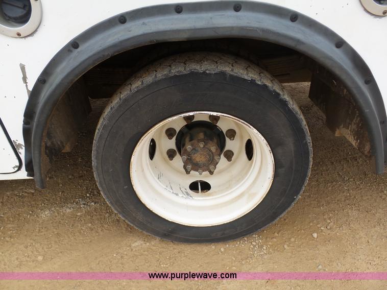 image for item K7670 2005 GMC C5500 service truck with crane