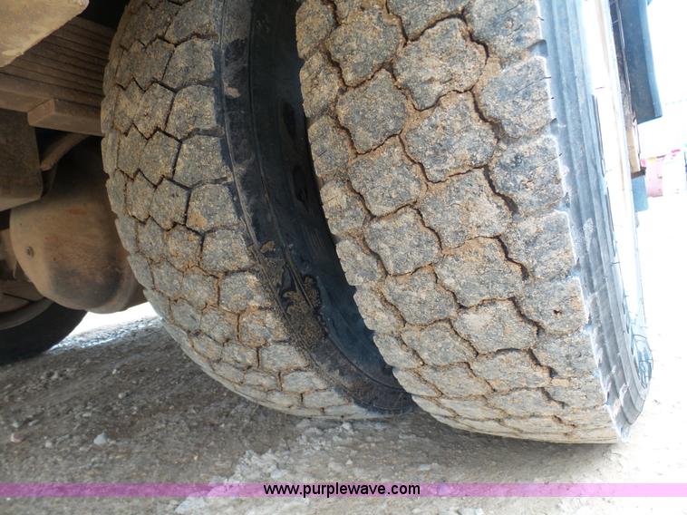 image for item K7670 2005 GMC C5500 service truck with crane