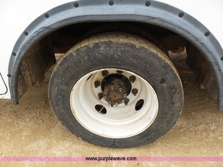 image for item K7670 2005 GMC C5500 service truck with crane