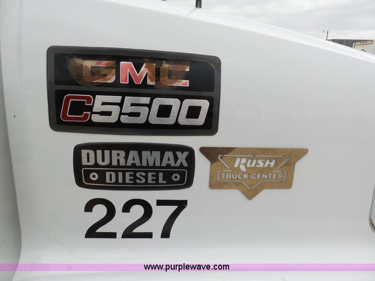 image for item K7670 2005 GMC C5500 service truck with crane