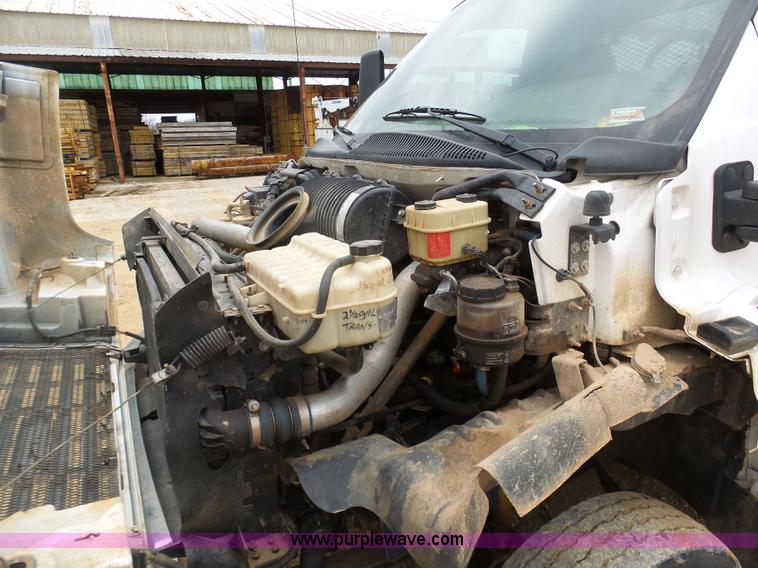 image for item K7670 2005 GMC C5500 service truck with crane