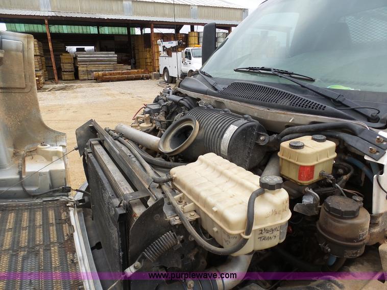 image for item K7670 2005 GMC C5500 service truck with crane