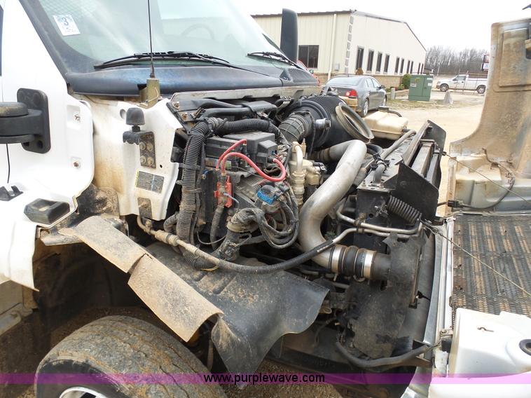 image for item K7670 2005 GMC C5500 service truck with crane