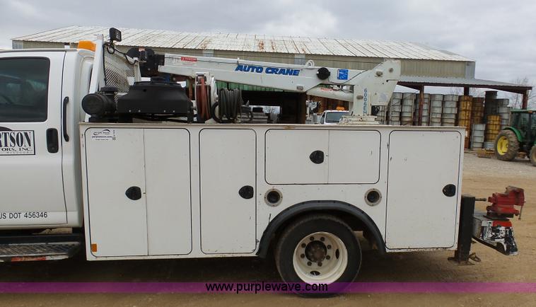 image for item K7670 2005 GMC C5500 service truck with crane