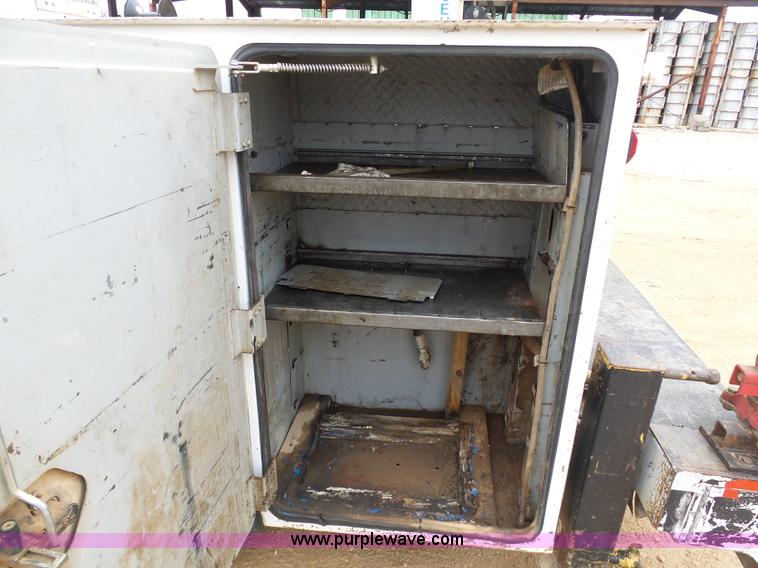 image for item K7670 2005 GMC C5500 service truck with crane