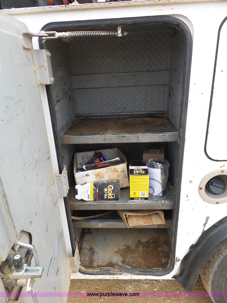 image for item K7670 2005 GMC C5500 service truck with crane