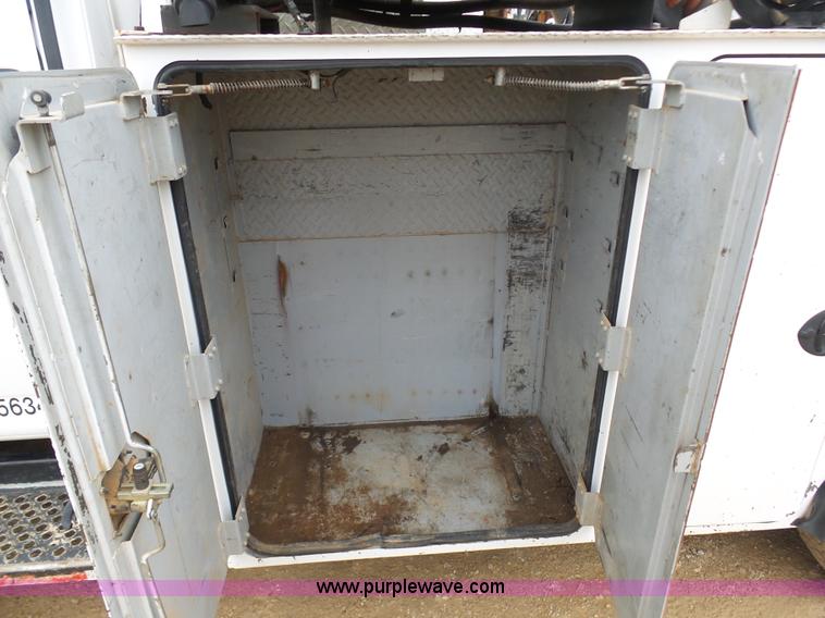 image for item K7670 2005 GMC C5500 service truck with crane