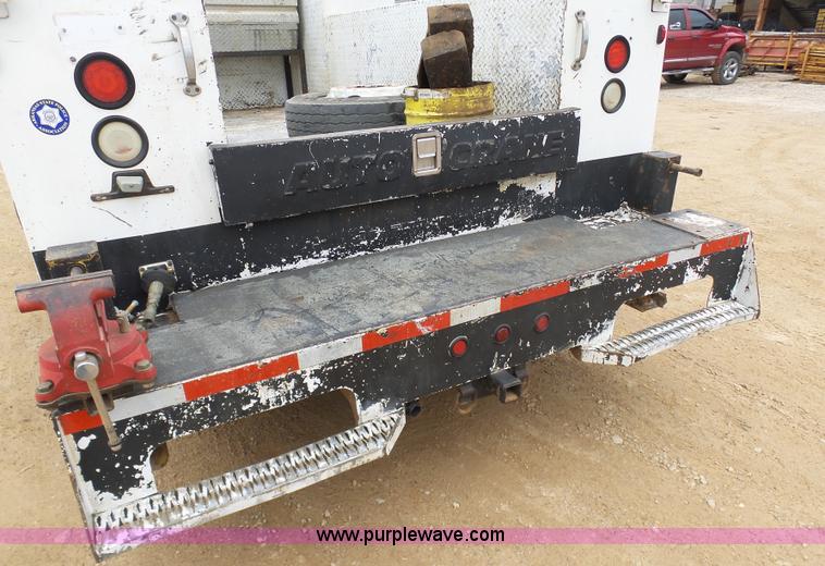 image for item K7670 2005 GMC C5500 service truck with crane