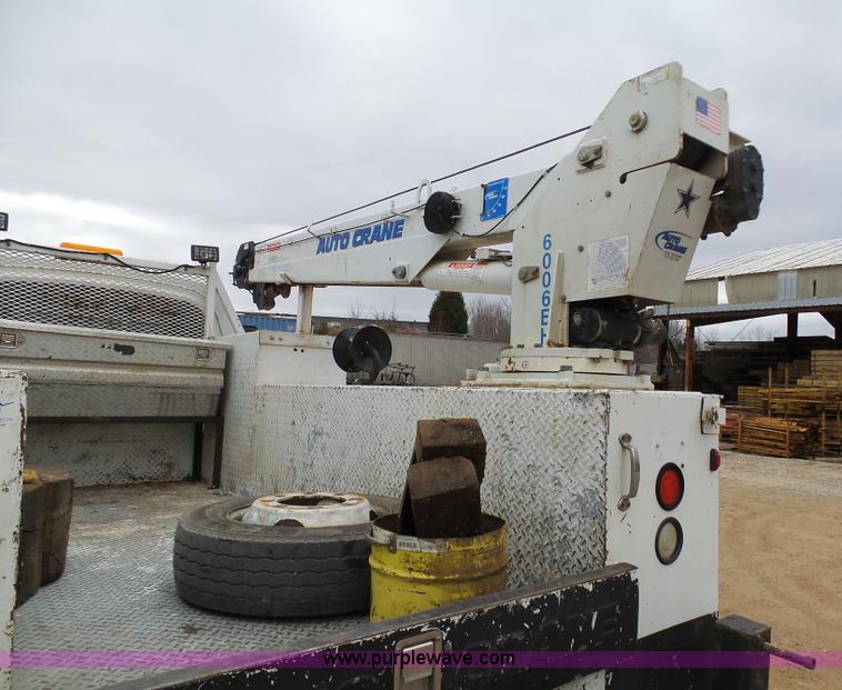 image for item K7670 2005 GMC C5500 service truck with crane