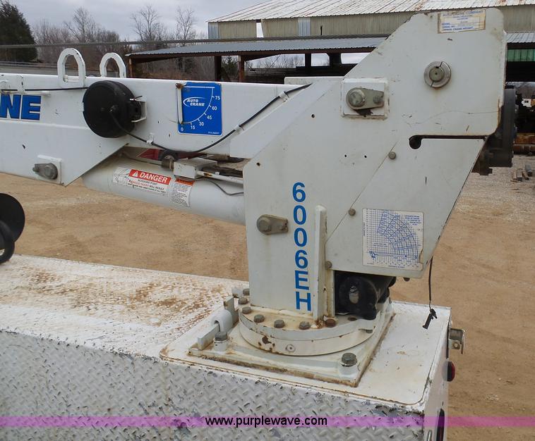 image for item K7670 2005 GMC C5500 service truck with crane