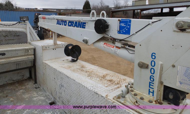 image for item K7670 2005 GMC C5500 service truck with crane