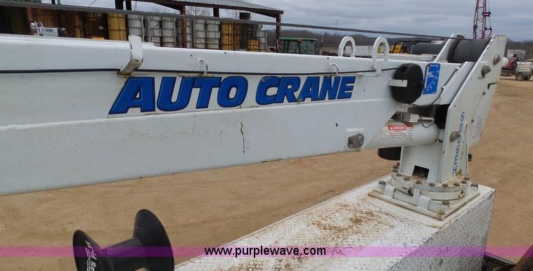 image for item K7670 2005 GMC C5500 service truck with crane