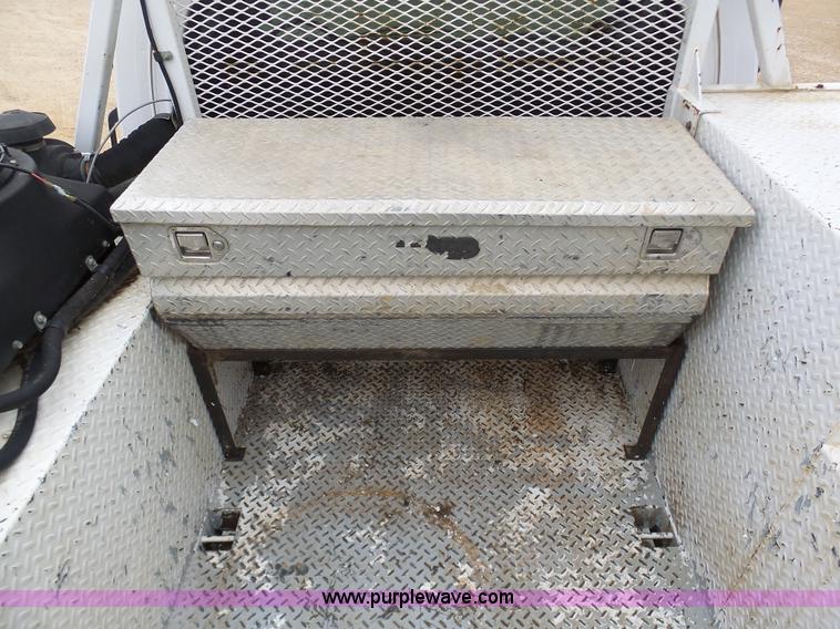 image for item K7670 2005 GMC C5500 service truck with crane