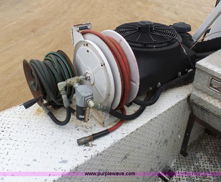 image for item K7670 2005 GMC C5500 service truck with crane