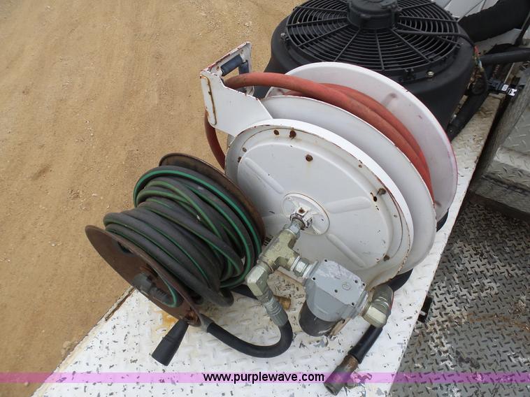 image for item K7670 2005 GMC C5500 service truck with crane