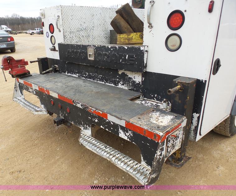 image for item K7670 2005 GMC C5500 service truck with crane