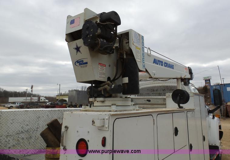 image for item K7670 2005 GMC C5500 service truck with crane