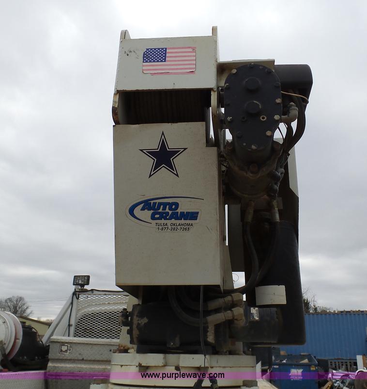 image for item K7670 2005 GMC C5500 service truck with crane