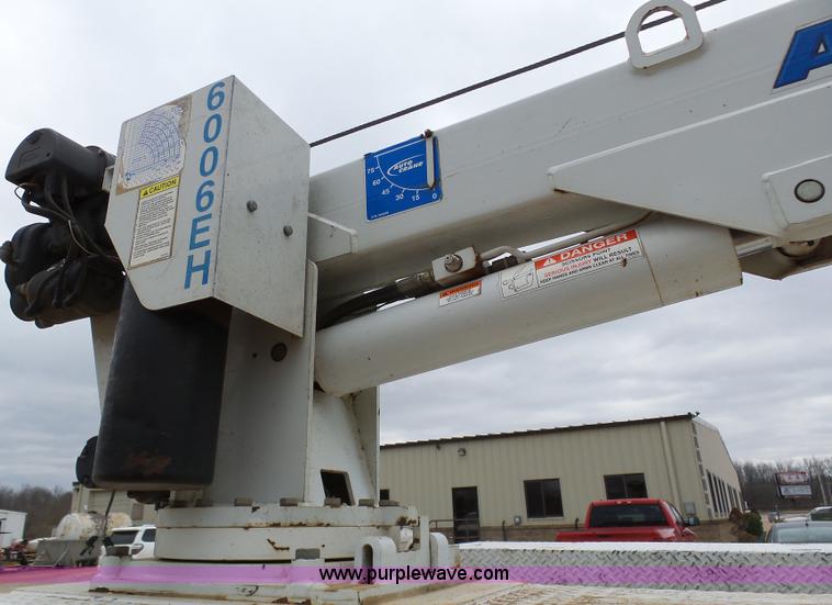 image for item K7670 2005 GMC C5500 service truck with crane