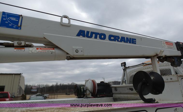 image for item K7670 2005 GMC C5500 service truck with crane