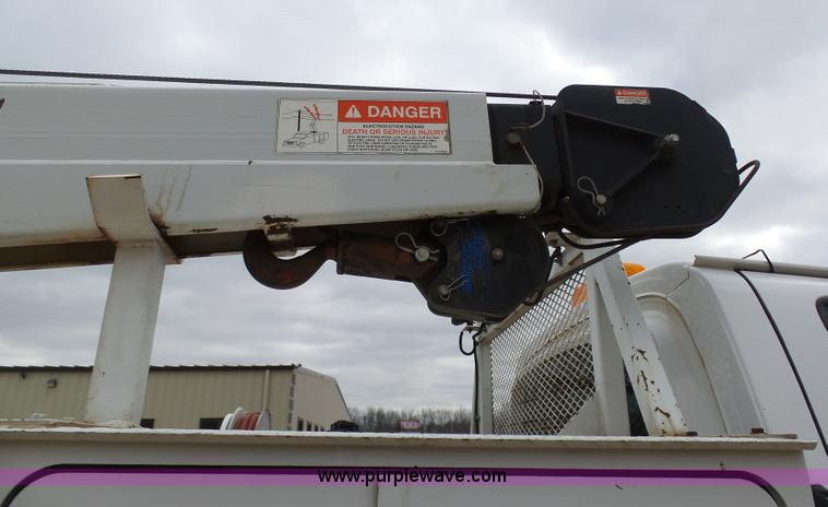 image for item K7670 2005 GMC C5500 service truck with crane