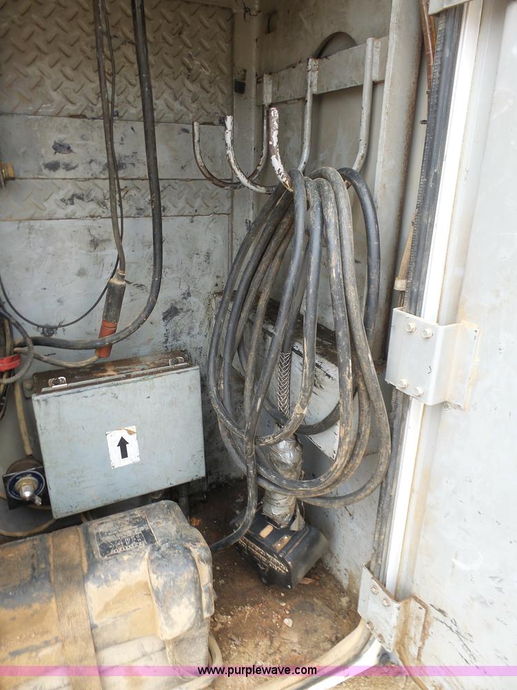 image for item K7670 2005 GMC C5500 service truck with crane