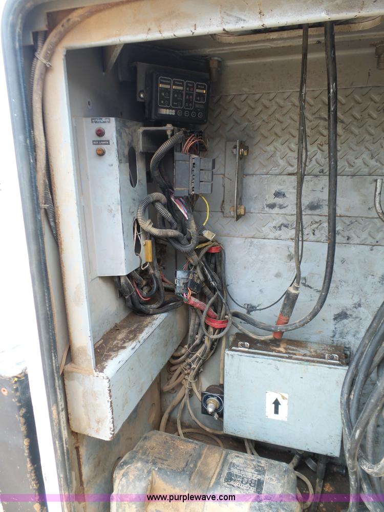 image for item K7670 2005 GMC C5500 service truck with crane