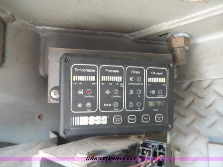 image for item K7670 2005 GMC C5500 service truck with crane